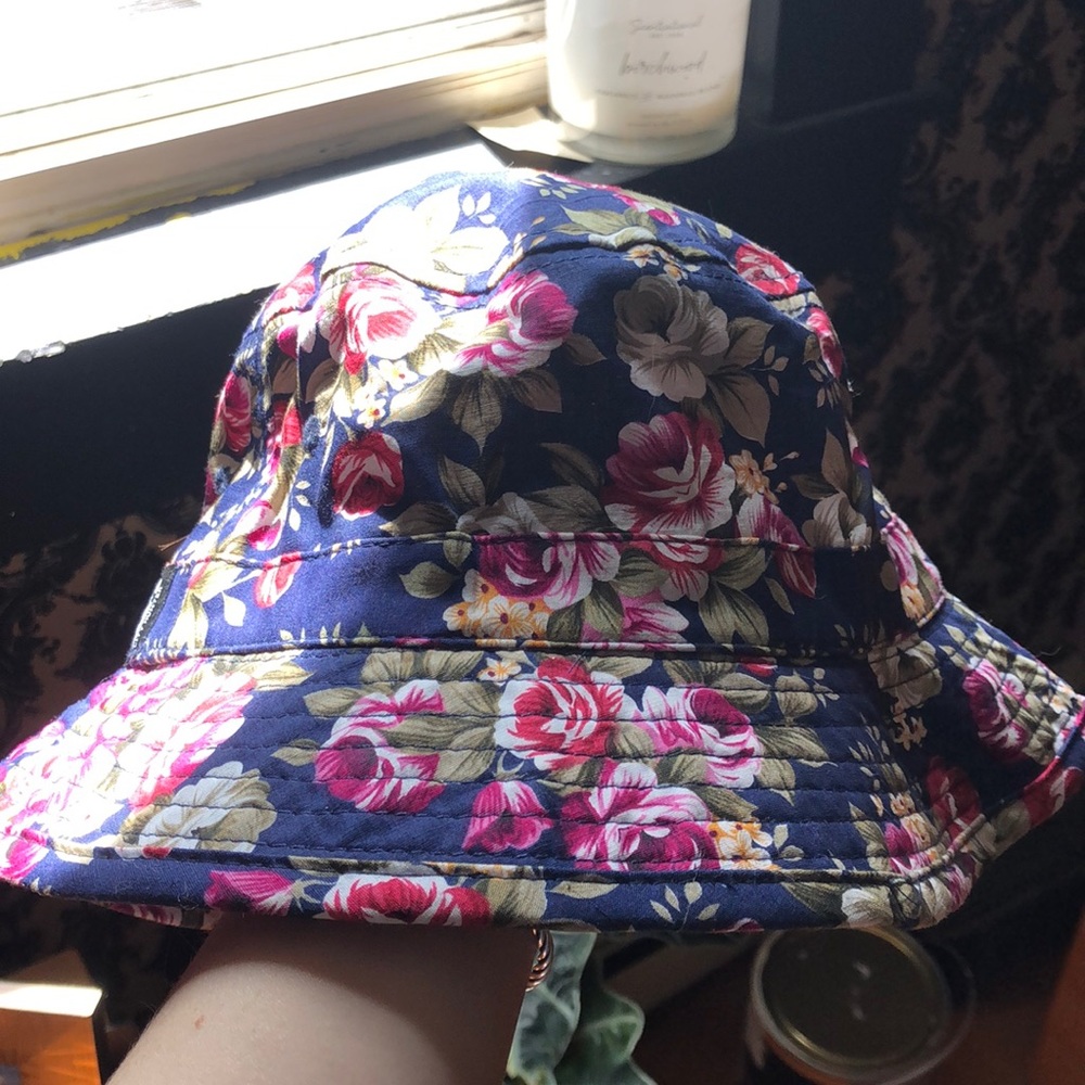 Bucket hat